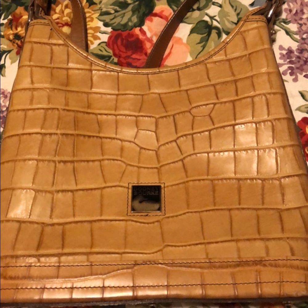 Beautiful Dooney & Bourke shoulder bag
